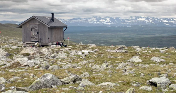 Cabana de emergência em Tundra — Fotografia de Stock