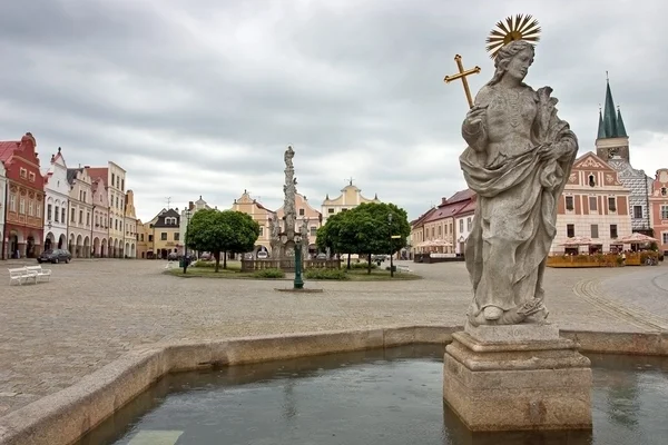 Telc - het belangrijkste plein met fontein. Tsjechische Republiek — Stockfoto