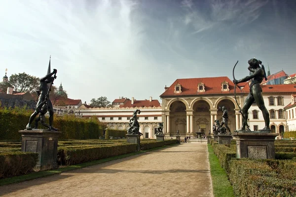 雕像和 salla terrena wallenstein 花园，布拉格 — 图库照片