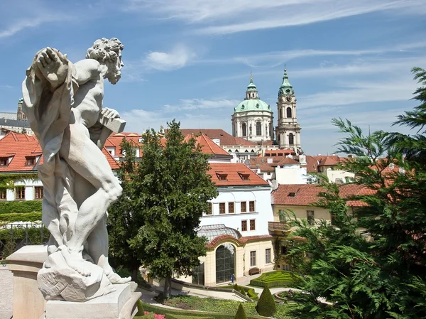 Staty i vrtbovska trädgård, Prag, Tjeckien Stockfoto
