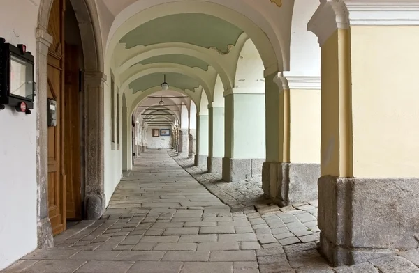 Историческая аркада в Праге (Чехия) ) — стоковое фото