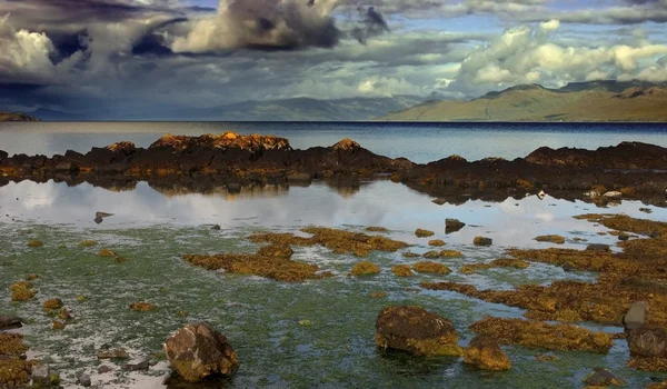 Sziklás tengerpart, viharos időjárás skót király — Stock Fotó