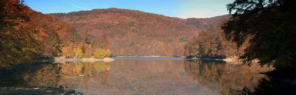 Sjön i vihorlat berg kallas "se öga" Stockbild