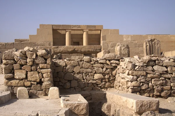 Afrika, Mısır, antik yapı, sütunlar, bir duvar, taş döşeme — Stok fotoğraf