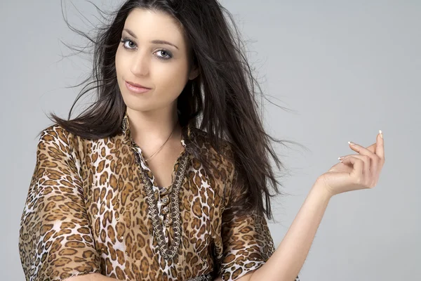 Young woman in animal print dress — Stock Photo, Image