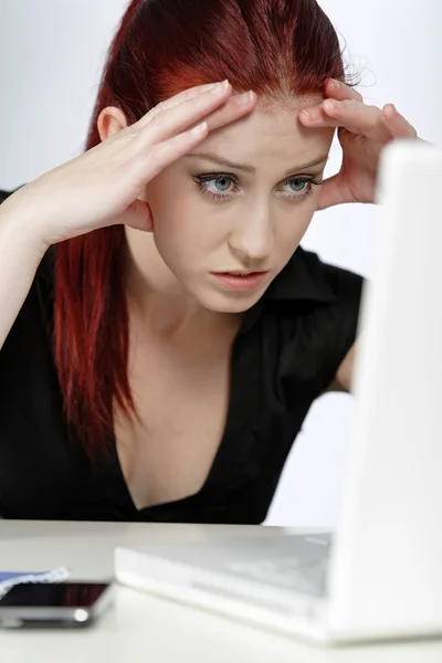 Woman concerned at work — Stock Photo, Image