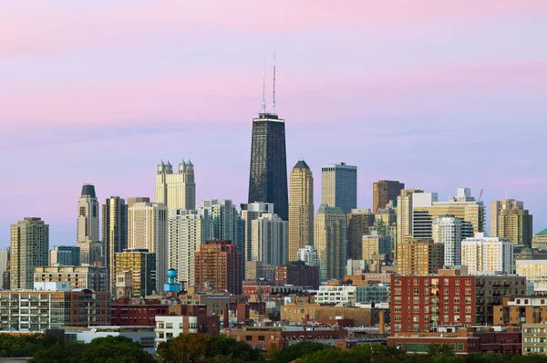 Bunte Skyline Chicagos in der Dämmerung. — Stockfoto