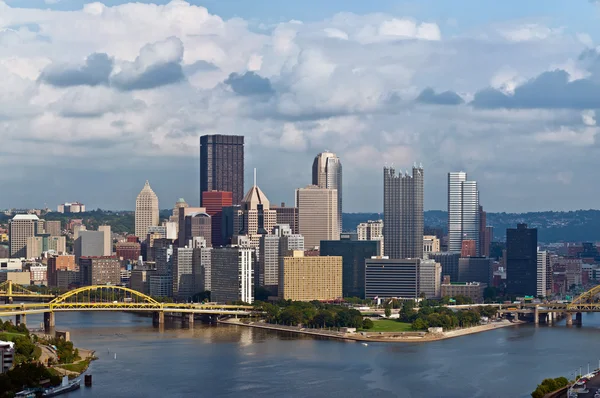 Skyline w Pittsburghu. — Zdjęcie stockowe