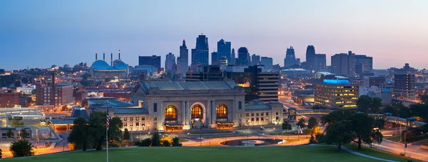 Panorama do horizonte de Kansas City . Imagens De Bancos De Imagens