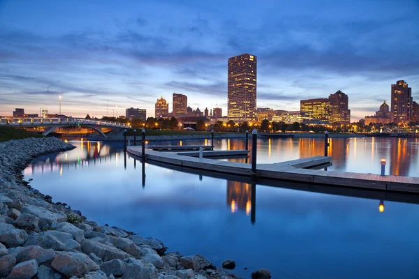 Ciudad de Milwaukee skyline . — Foto de Stock