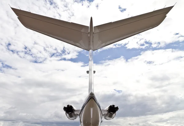 Kuyruk yolcu jet gökyüzü — Stok fotoğraf
