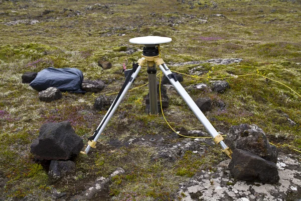 Monitoreo de equipos de posicionamiento en tierra para terremotos y volca — Foto de Stock