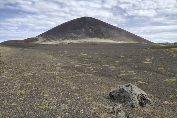 IJslandse vulkanische kegel en woestenij — Stockfoto