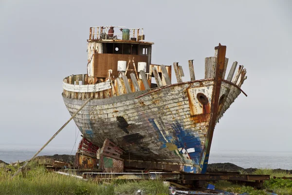 古い釣トロール船に壊されない — ストック写真