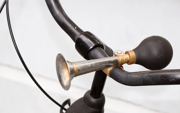 Old fashioned bicycle horn — Stock Photo, Image