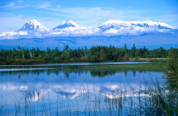 stock image Kamchatkan volcanoes mirrored in a lake