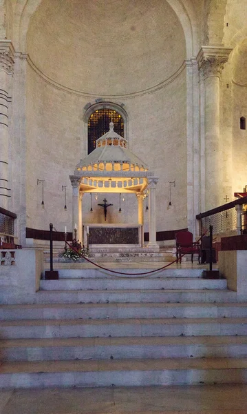 Travel in Bari, Catholic Cathedral. Italy, 2011 — Stock Photo, Image