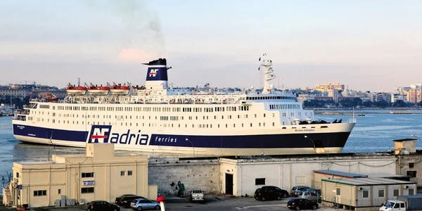 Un porto marittimo. Bari, Italia . — Foto Stock
