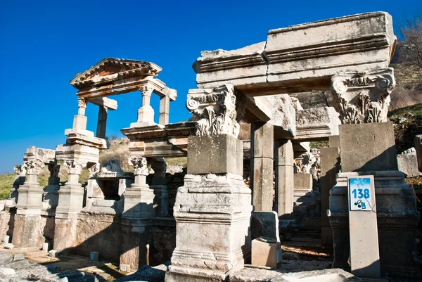 Fontana di Traiano dettaglio a Efeso (Efes ). — Foto Stock