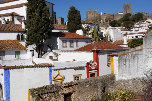 Obidos kale duvarları içinde evlerin çatıları — Stok fotoğraf