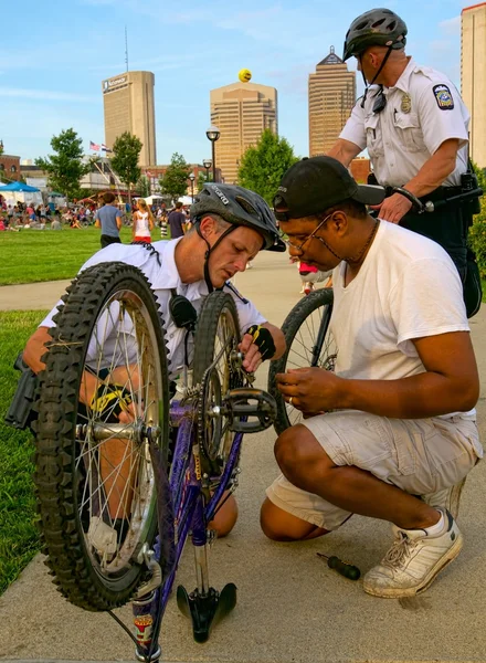 Polícia de bicicleta Fotos De Bancos De Imagens