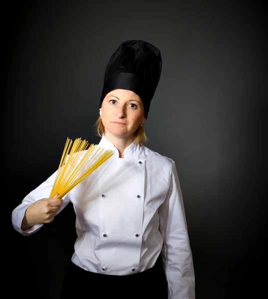 Italský kuchař kuchař s špagety — Stock fotografie
