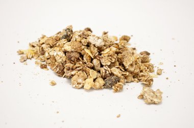 beyaz zemin üzerine granola