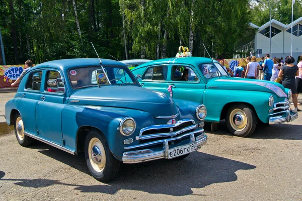 Vieille exposition de voitures sur Retrofest. "Pobeda" GAZ-20M — Photo