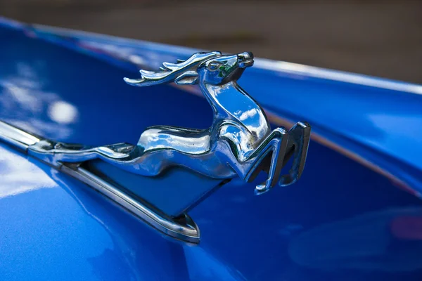 Retrofest에 오래 된 자동차 쇼입니다. 금속 사슴, "볼가의 상징" — 스톡 사진
