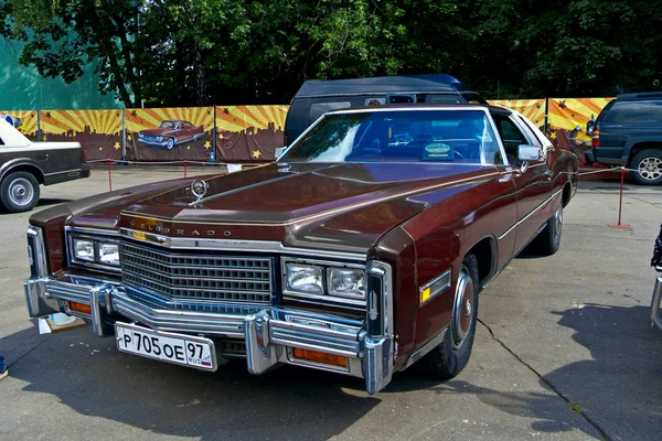 Stary samochód Pokaż na retrofest. Cadillac eldorado — Zdjęcie stockowe