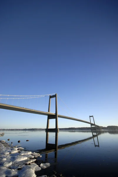 Schöne blaue Brücke lizenzfreie Stockfotos