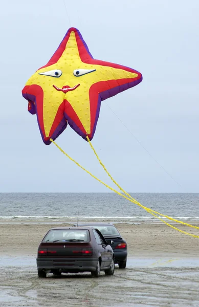 Auto en kite — Stockfoto