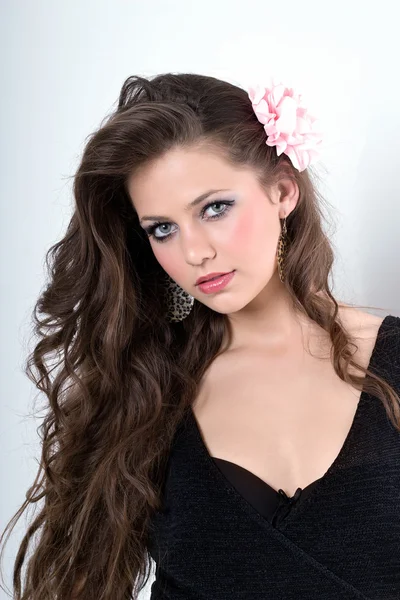 Aantrekkelijk meisje met bloem Stockfoto