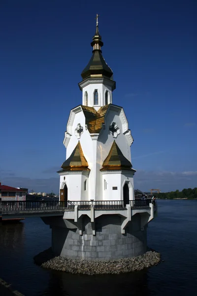 Su üzerinde Kilise — Stok fotoğraf