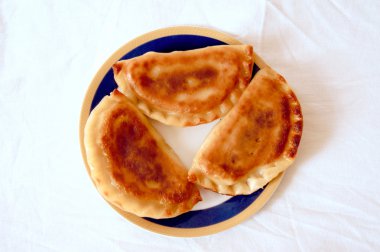 bir tabak kızarmış pasties