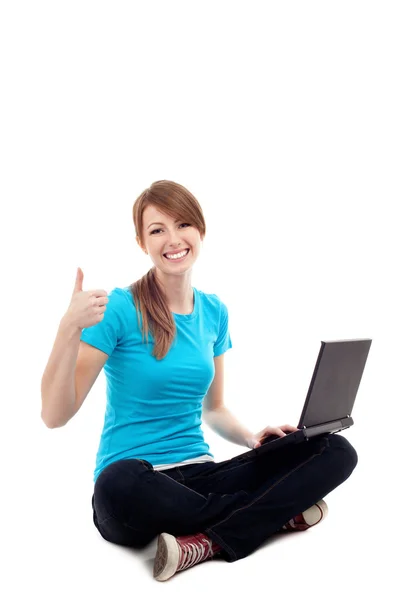 Femme avec ordinateur portable, pouce levé. Isolé — Photo