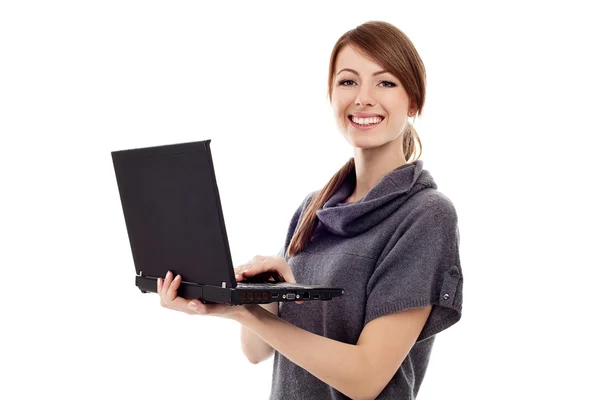 Όμορφη γυναίκα με φορητό υπολογιστή που απομονώνονται — Φωτογραφία Αρχείου