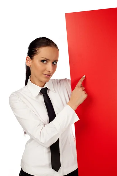 Kvinna som pekar på röd skylt — Stockfoto