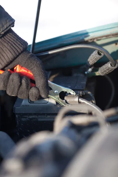 Connecting jumper cable to battery — Stock Photo, Image