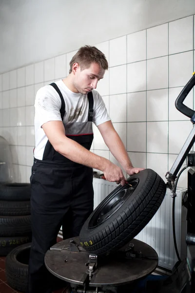 Alteração do pneu — Fotografia de Stock