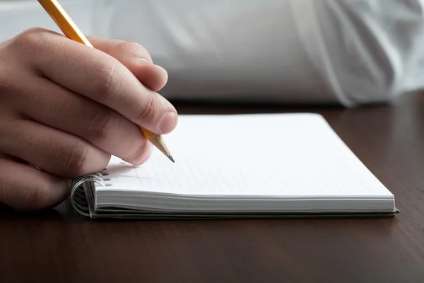 Бізнесмен пише з олівцем — стокове фото