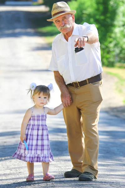 Dědeček a vnučka — Stock fotografie