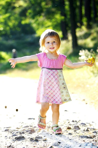 A beautiful little girl on the nature of — Stock Photo, Image