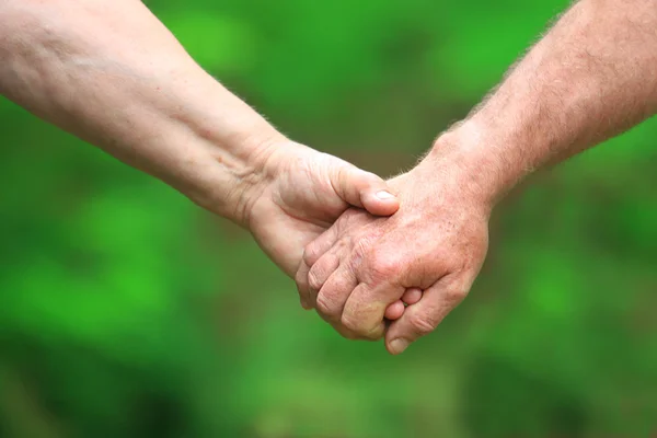 Zwei Hände älteres Ehepaar — Stockfoto