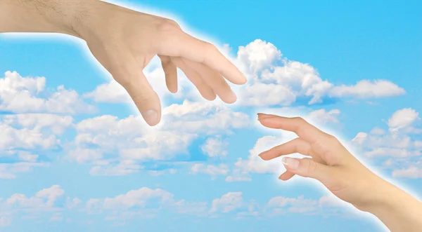 Dwie ręce na tle nieba — Zdjęcie stockowe
