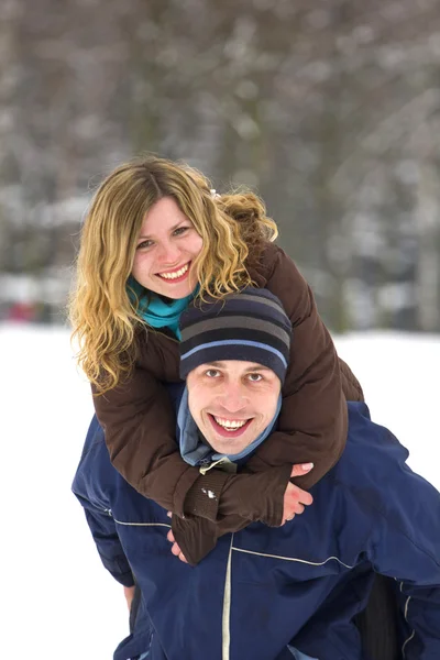Family in the park in winter — Stock Photo, Image