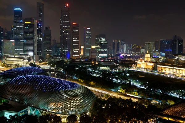 Singapore Business Center City and Concert Hall at Night Stok Gambar