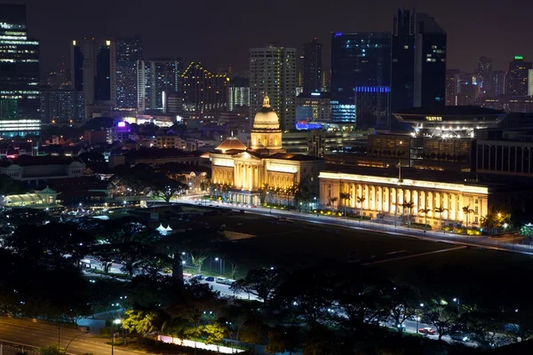 Singapore parlament in der Nacht Stockbild