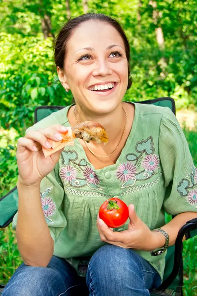 A woman on a picnic — Stock Photo, Image