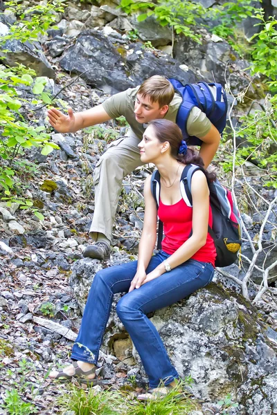 The couple in the hike — Stock Photo, Image